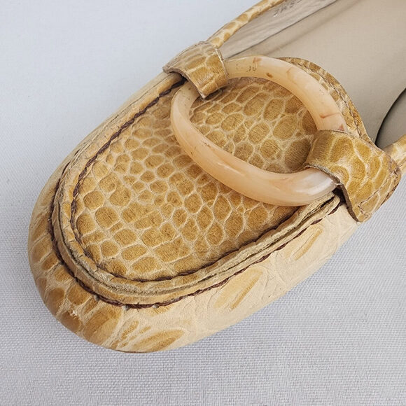 Stuart Weitzman Croc Cream Leather Tortoise Buckle Loafers Size 6.5 - Picture 9 of 9